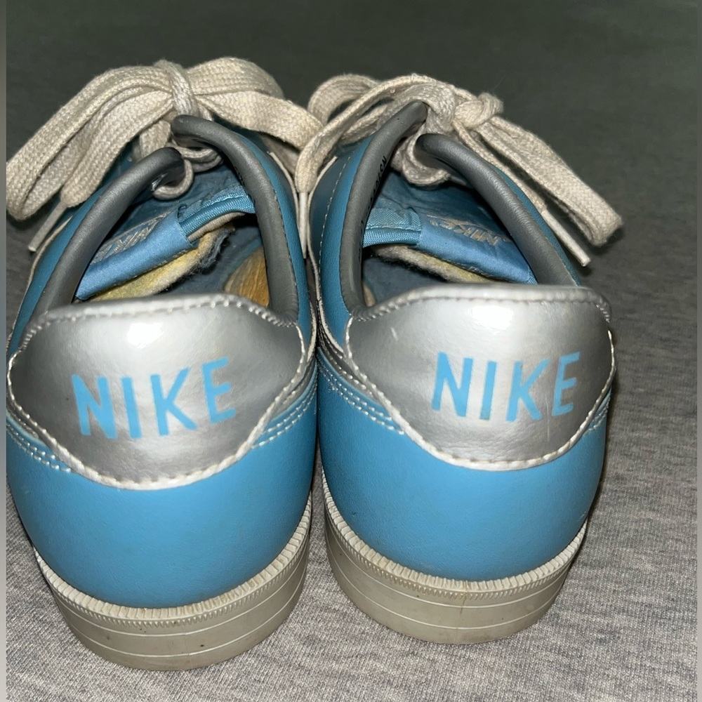 vintage women’s nike bowling shoes